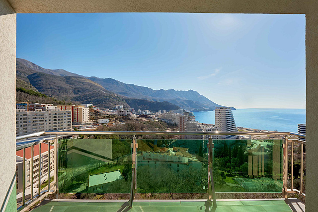 Apartments with sea views in a new building in Becici
